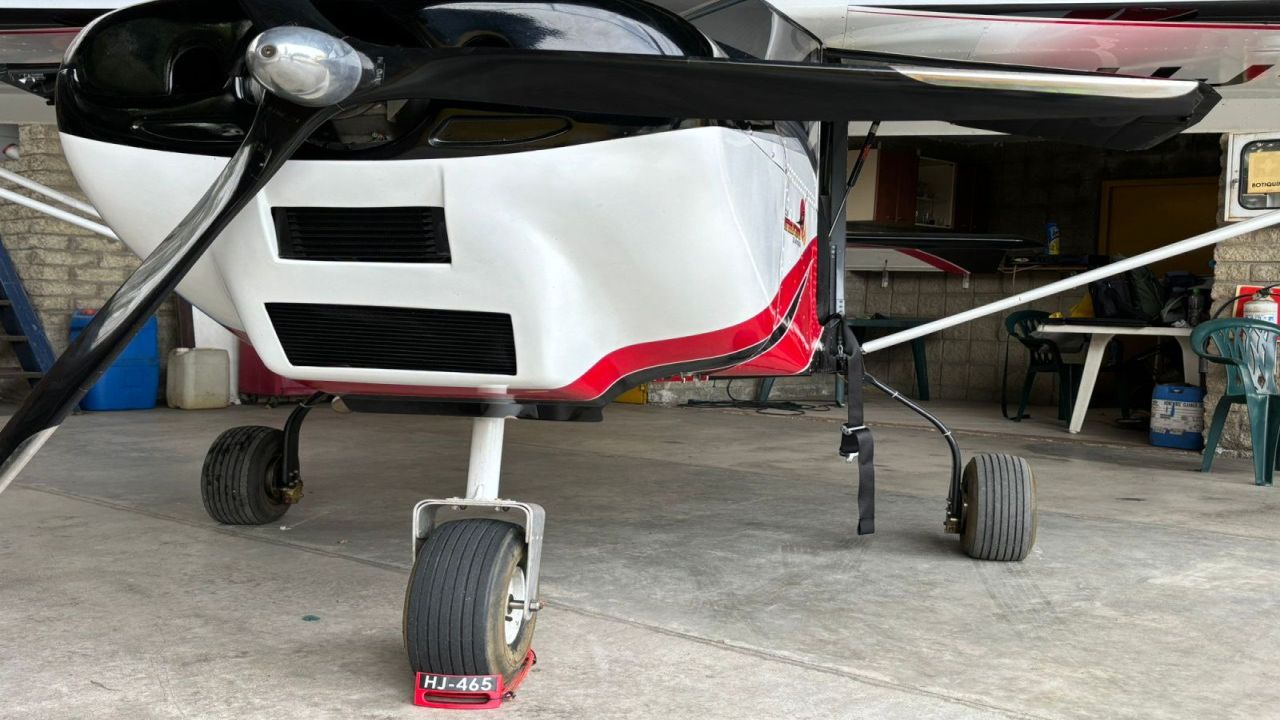 Wheel Chocks / Cuñas para Avión