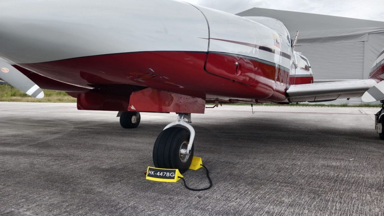 Wheel Chocks / Cuñas para Avión